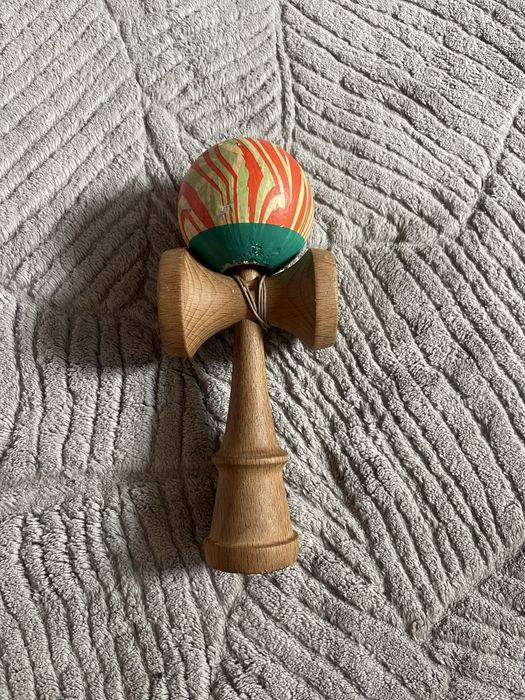 Kendama Sweets Tropical 2017 SEMNATA SE BISOI! + cadou inca o kendama