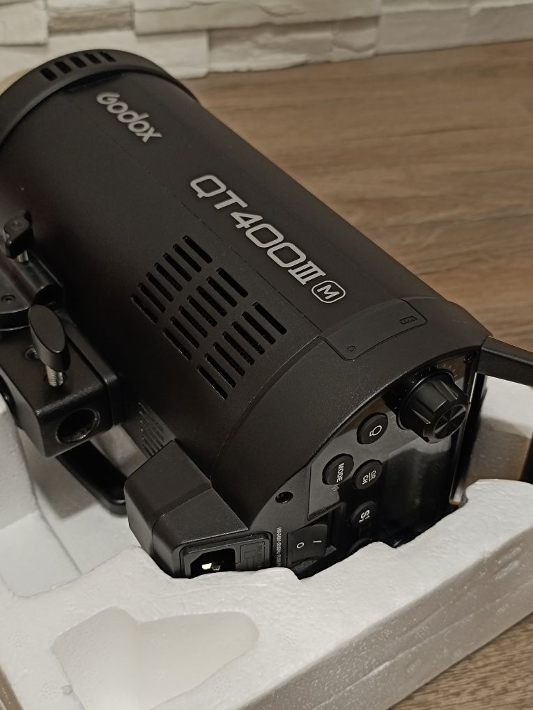 Светкавица Godox QT400IIIM
