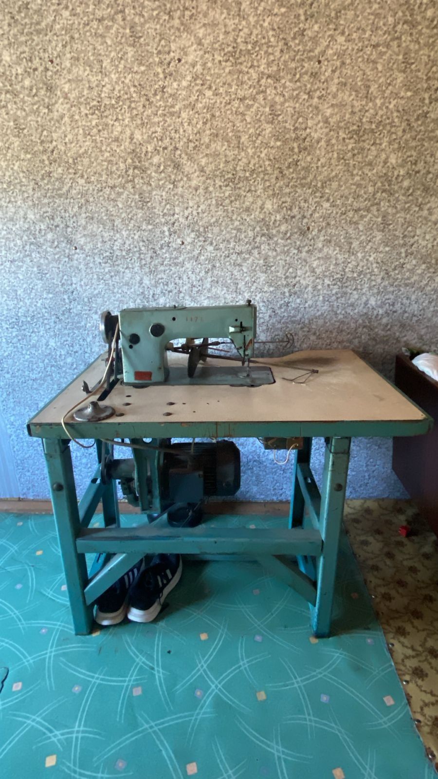 Продам швейную машину универсал