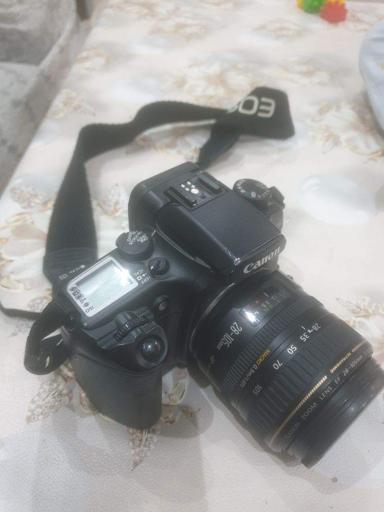 Фотоаппарат  (Canon) объективи билан сотилади
