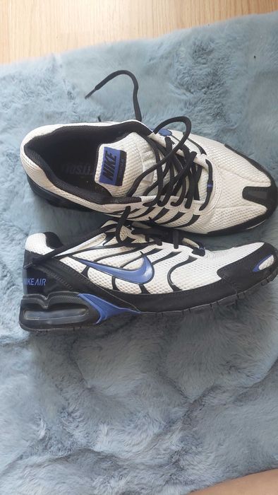 Air Max TORCH marimea EUR 42.5/ UK 8 + GRATUIT Jordan Mid 1
