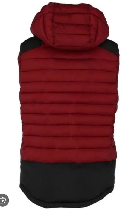 Оригинална грейка (елек) Umbro в червен цвят