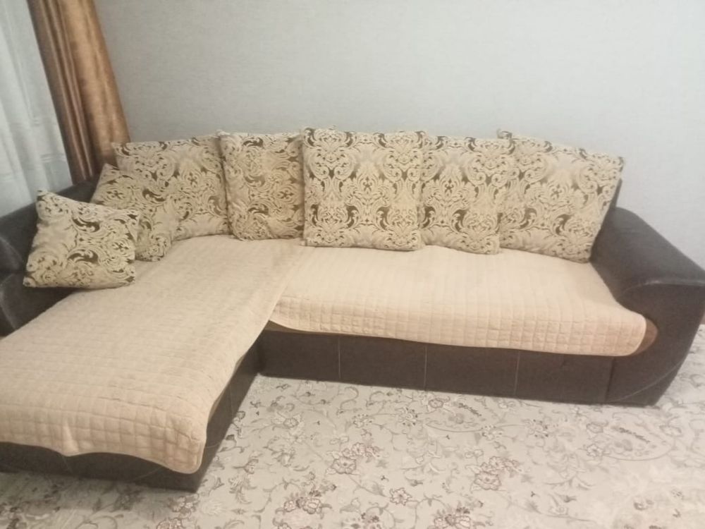 Угловой кожанный диван