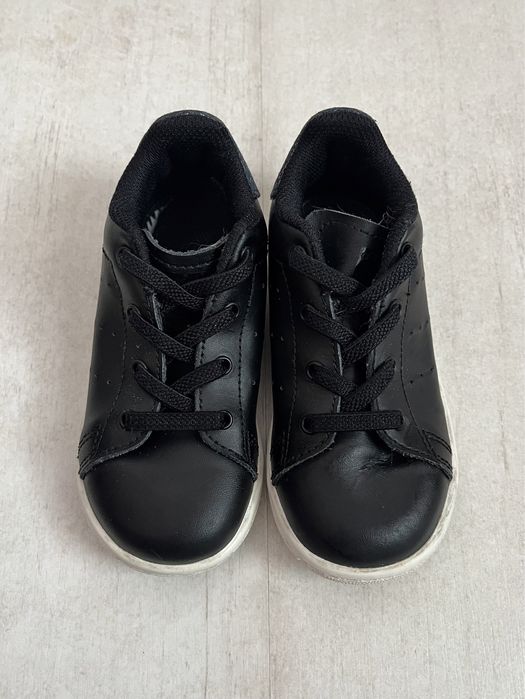 Оригинални кецове Adidas, номер 24