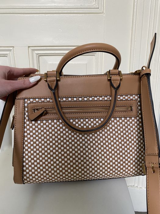 Дамска чанта - Guess