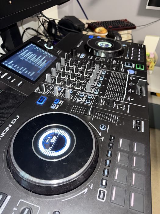 Denon dj sc live 4 + case flyht pro cadou