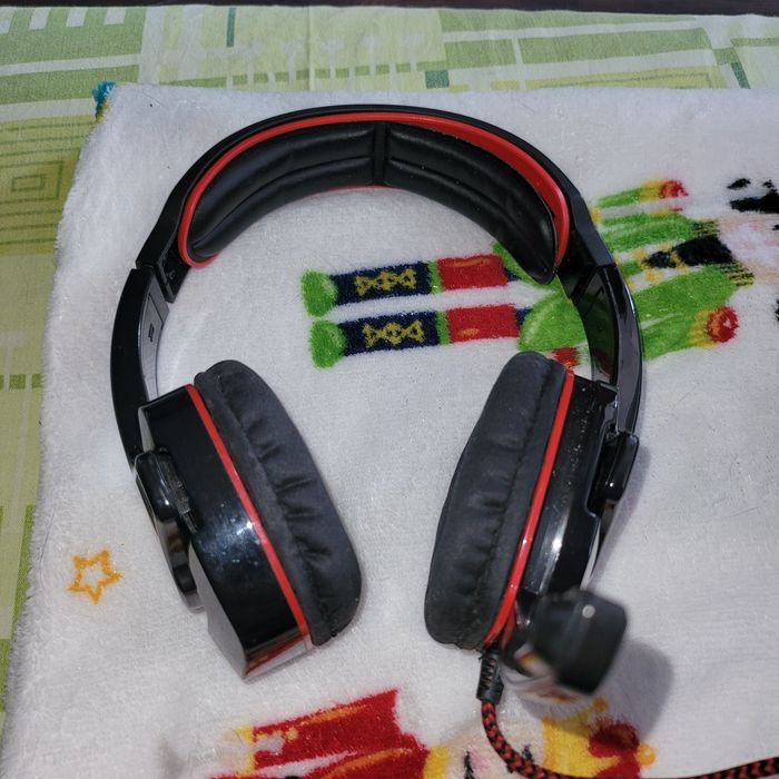 Vând căști originale