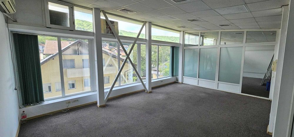 Spațiu premium de birouri – etaj complet disponibil acum