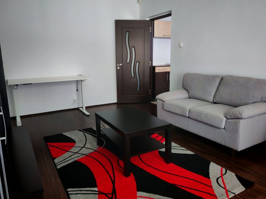 Închiriez apartament cu 3 camere