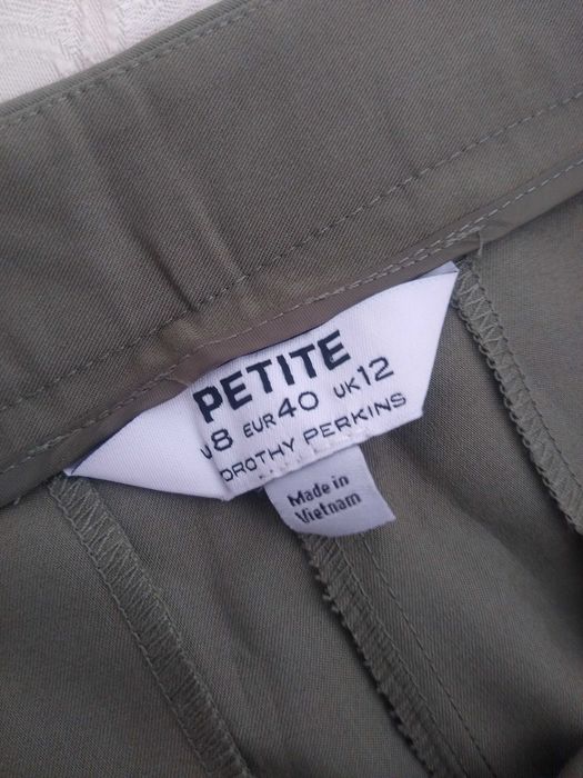 Pantalon chic dame, pe verde kaki, de la Ankle Grazer