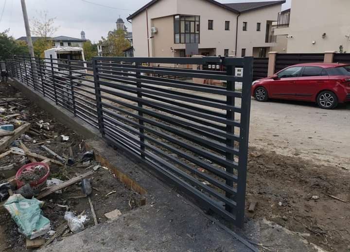 Construim garduri și porți la comanda clientului