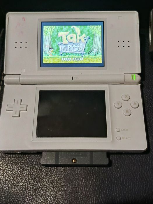 Consola Nintendo DS Lite + incarcator + jocuri