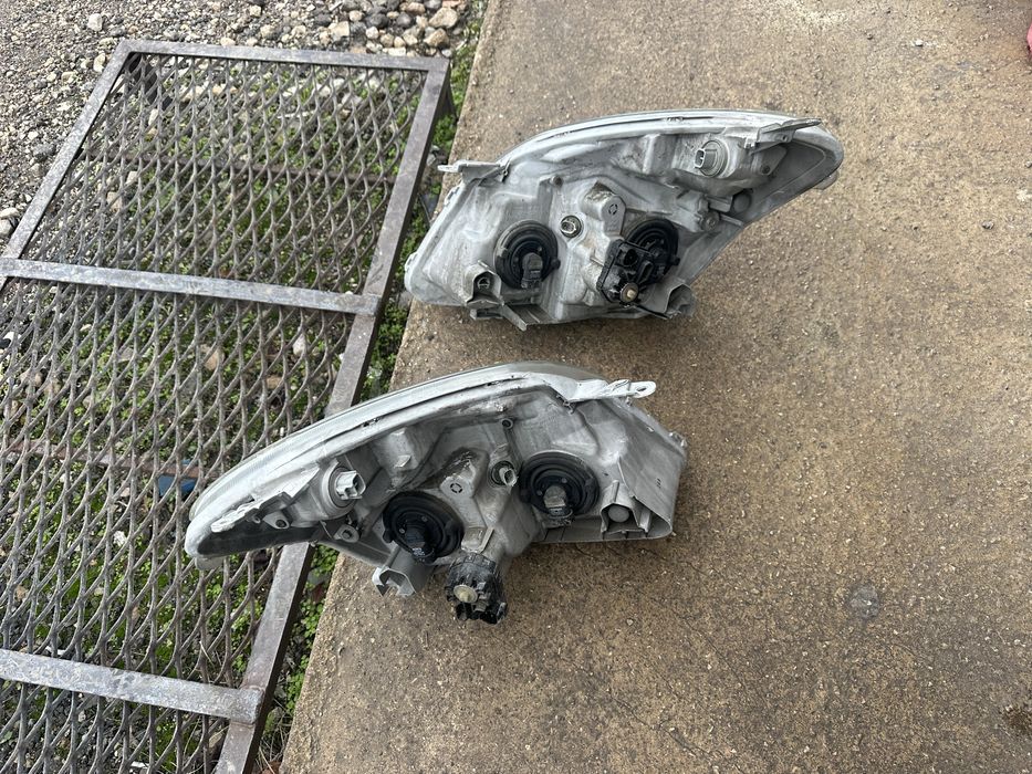 Фар/Фарове за Тойота Корола Версо 2001-2004г!