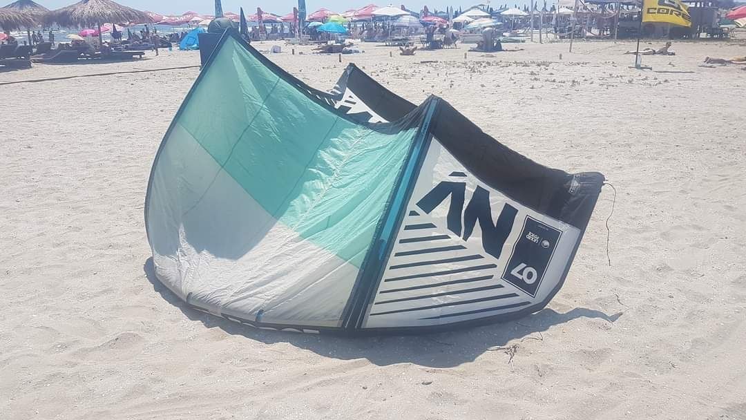 2x Zmeie Kites Liquid Force NV 2019 + bară