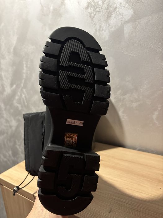 Дамски ботуши ,мокасини и други.