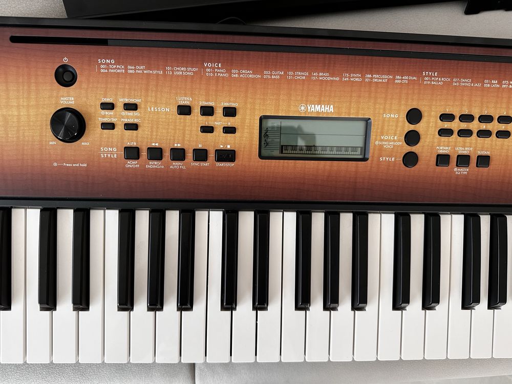 Синтезатор YAMAHA PSR-E360 MAPLE