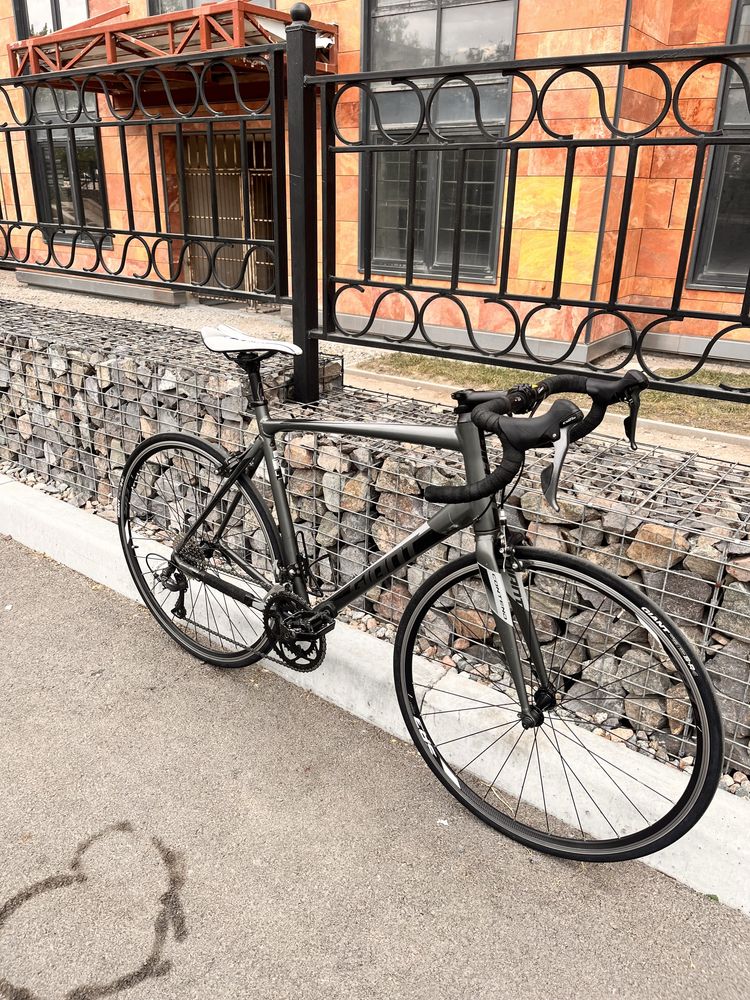 Шоссейный велосипед Giant Contend 3