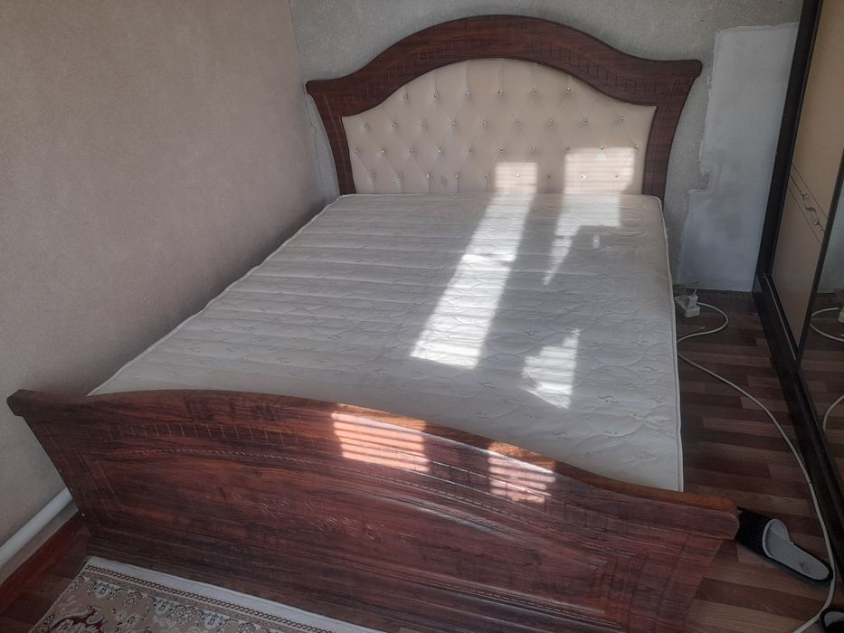 Двухспальная кровать