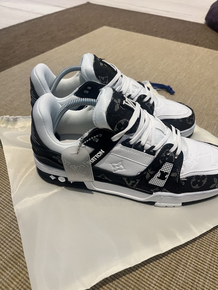 Louis Vuitton Trainer Low white and black