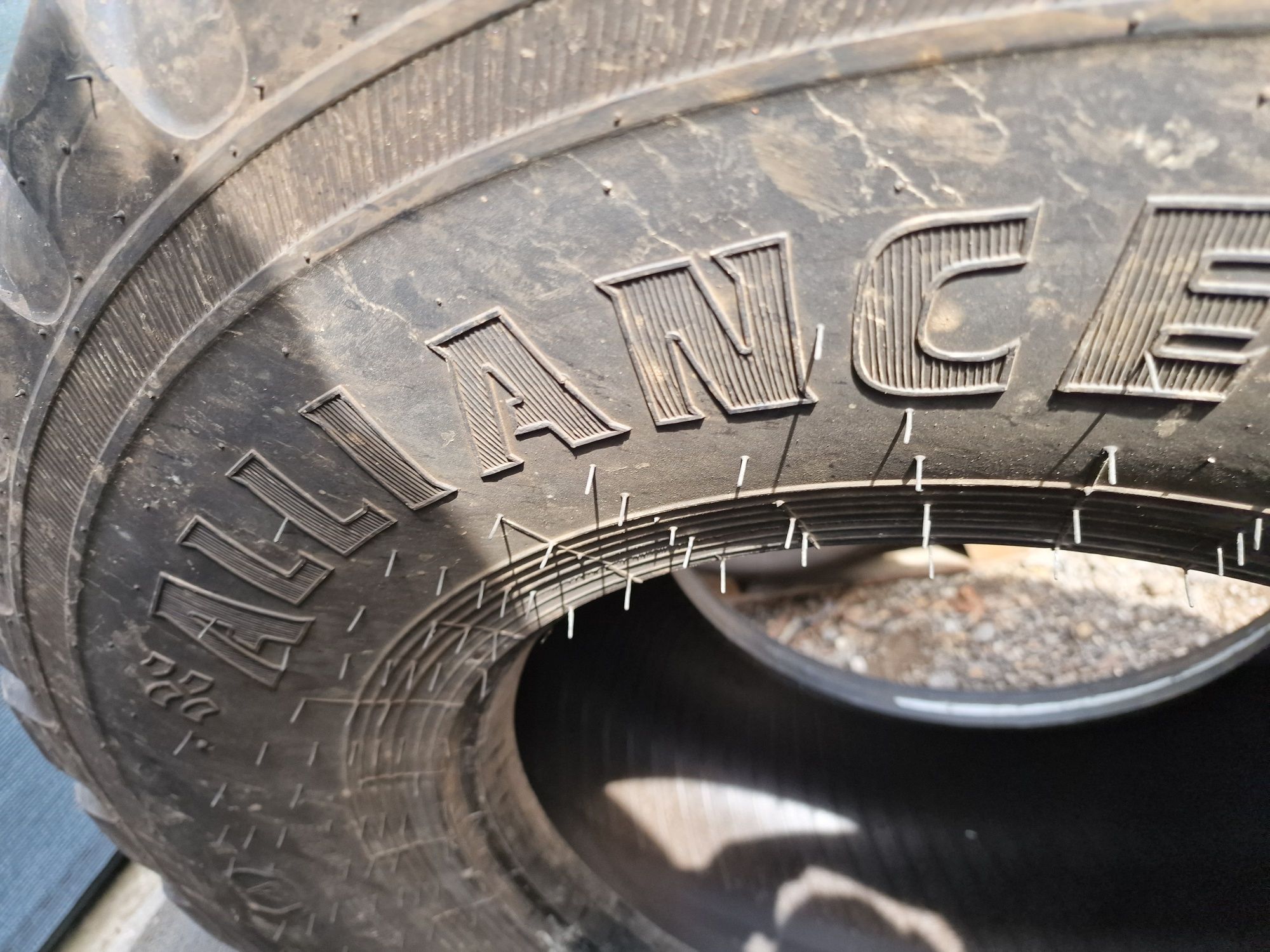 CAUCIUC 560/60R22.5 marca Alliance