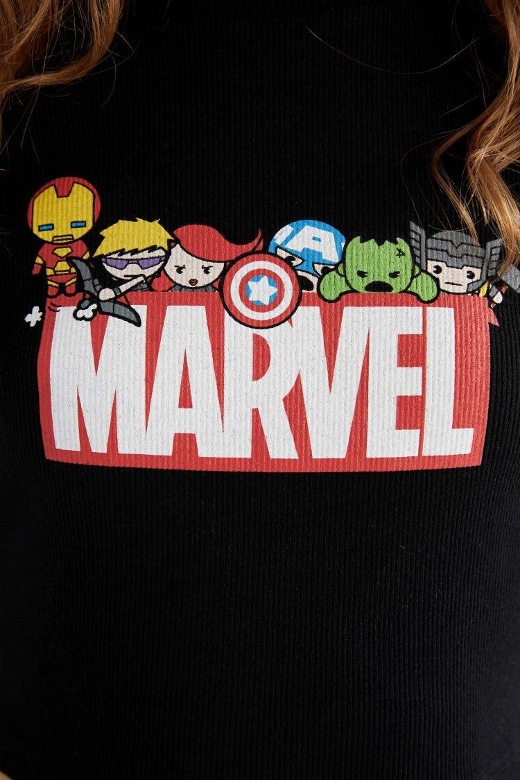 Продаётся топик женский "Marvel"