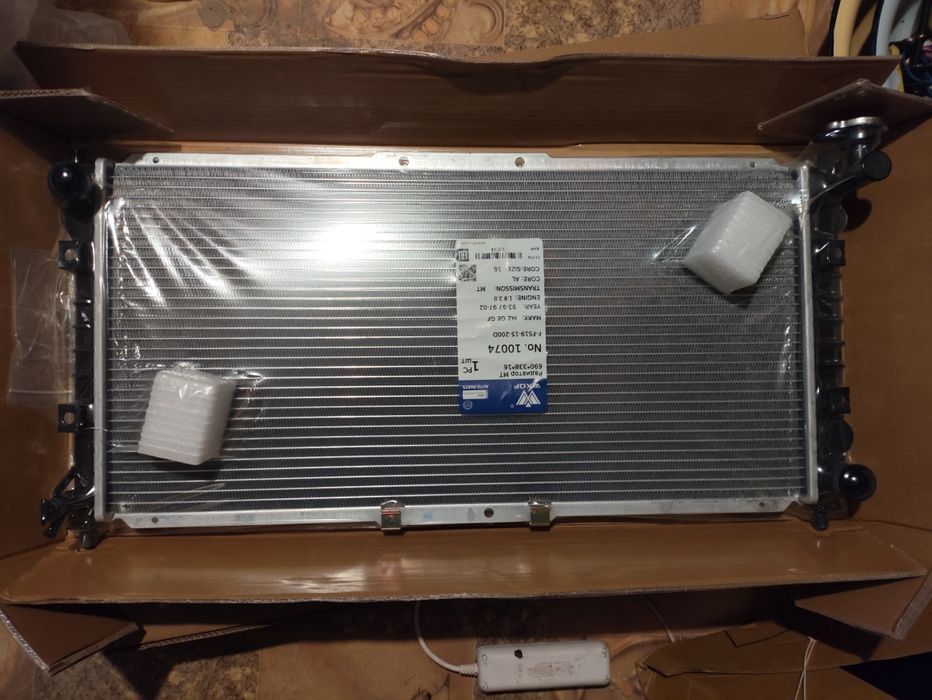 Радиатор охлаждения Мазда кронус