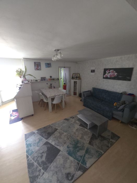 Apartament 3 camere + living de vanzare