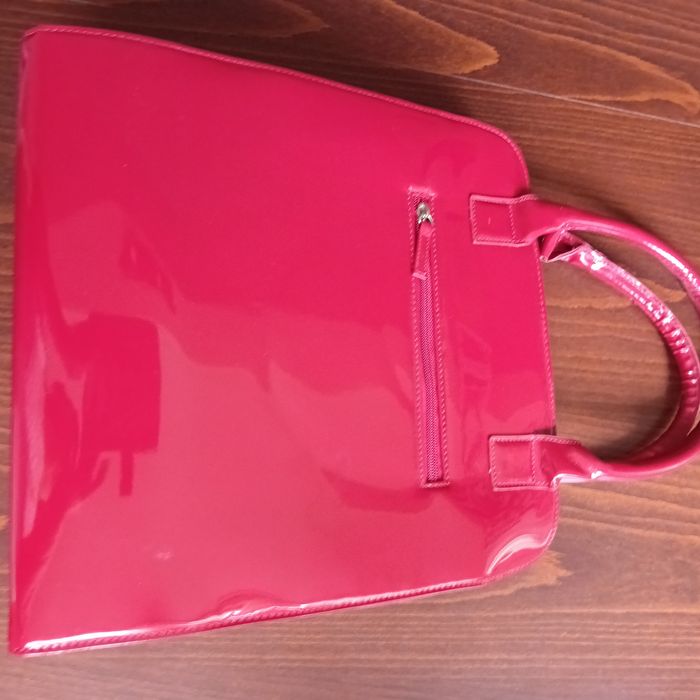 Дамска чанта в червено