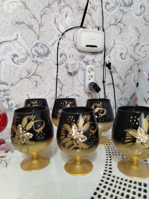 Фужеры? Очень красивые. Новые? Сервантное хранение.