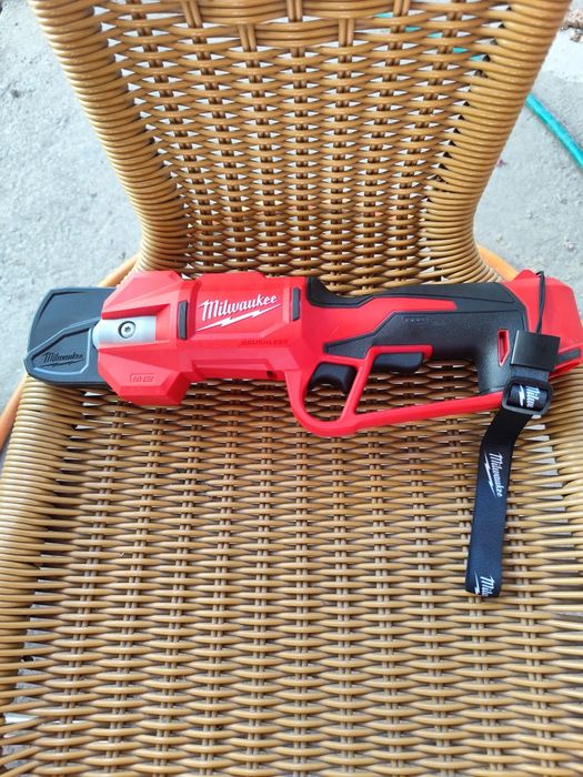 Foarfeca tuns pomi Milwaukee M12 BLPRS nouă