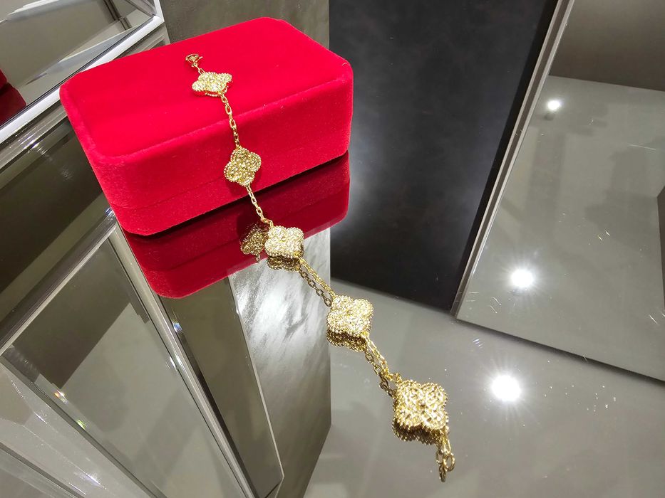 Van Cleef & Arpels VCA Gold 5 Motifs Vintage Alhambra Дамска Гривна