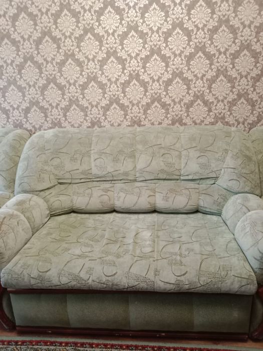 Диван с креслами в хорошем состояний
