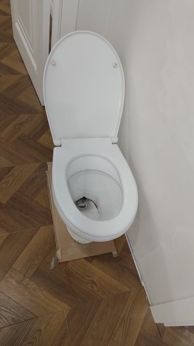 Продам   недорого. унитаз