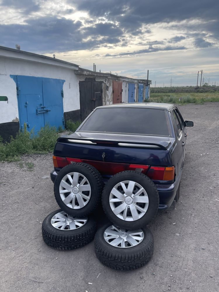 Продам резины с диском почти новая на 14