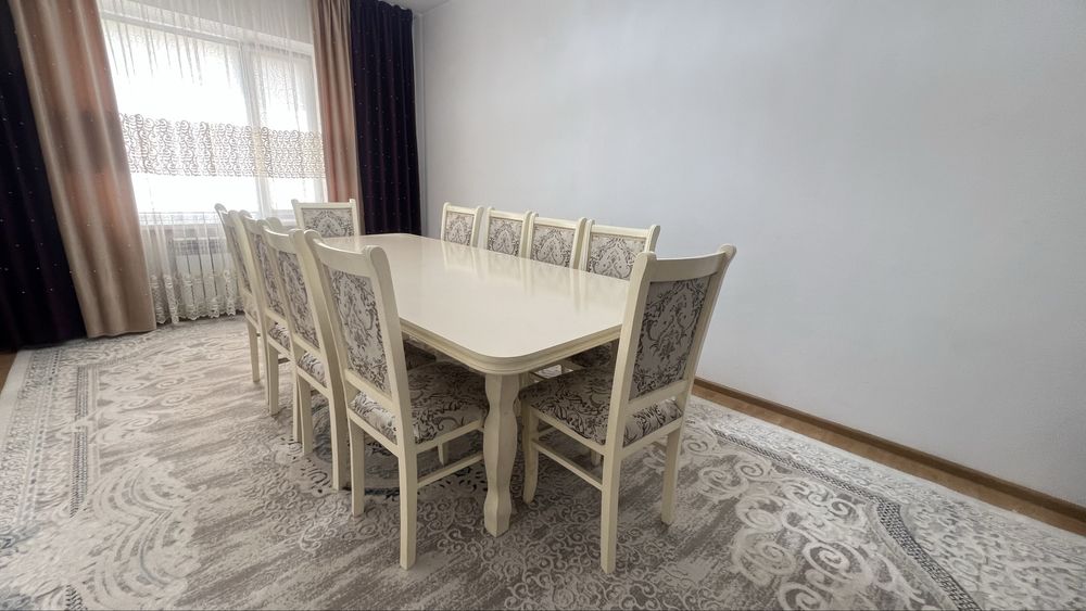 Продается стол со стульями