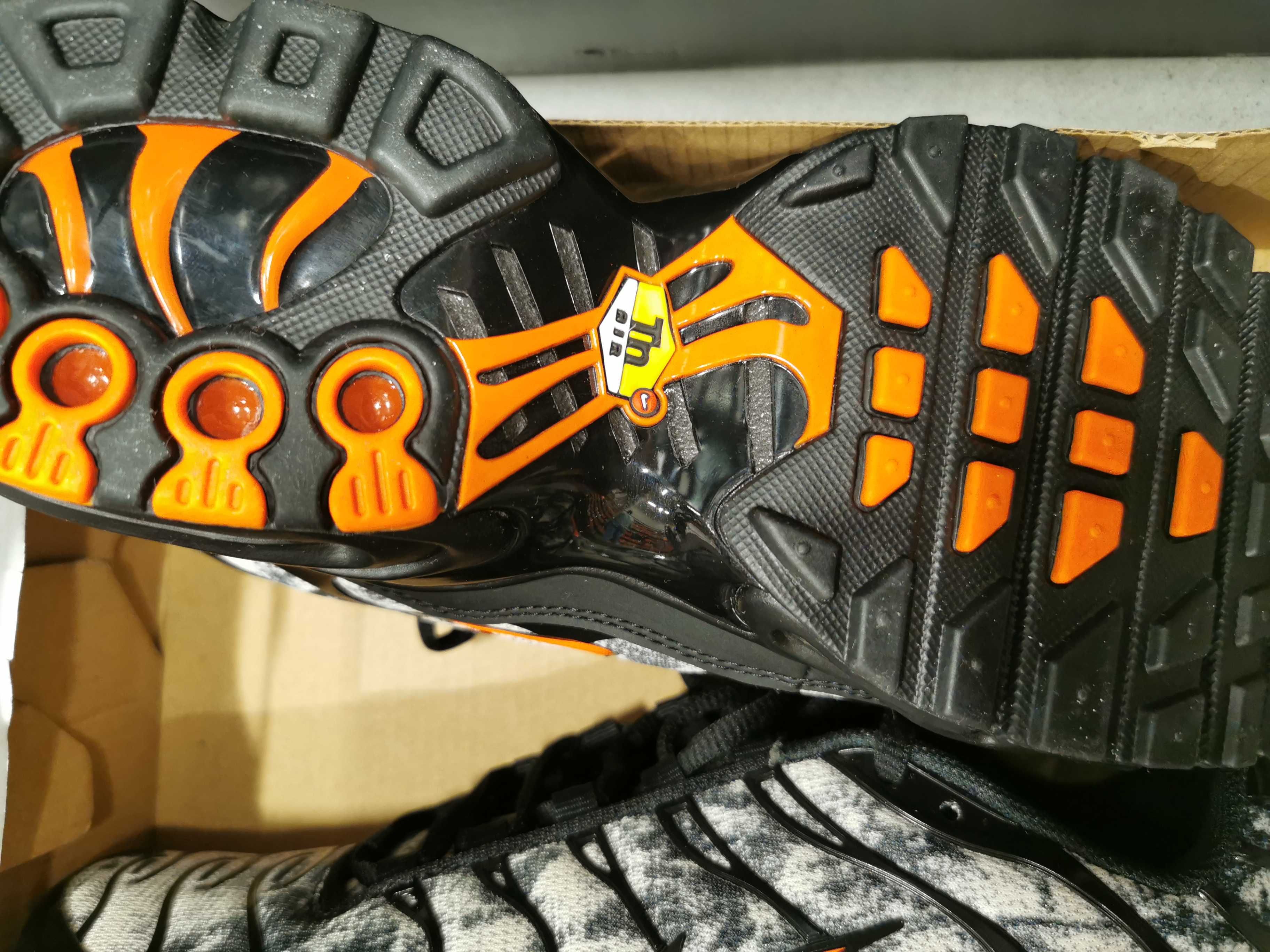 Adidași Nike air max TN