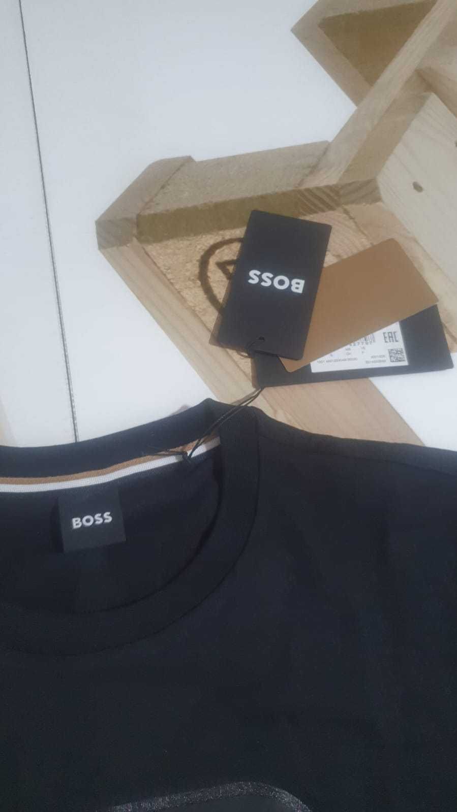 Vand tricou barbati Hugo Boss masura S original nou cu eticheta