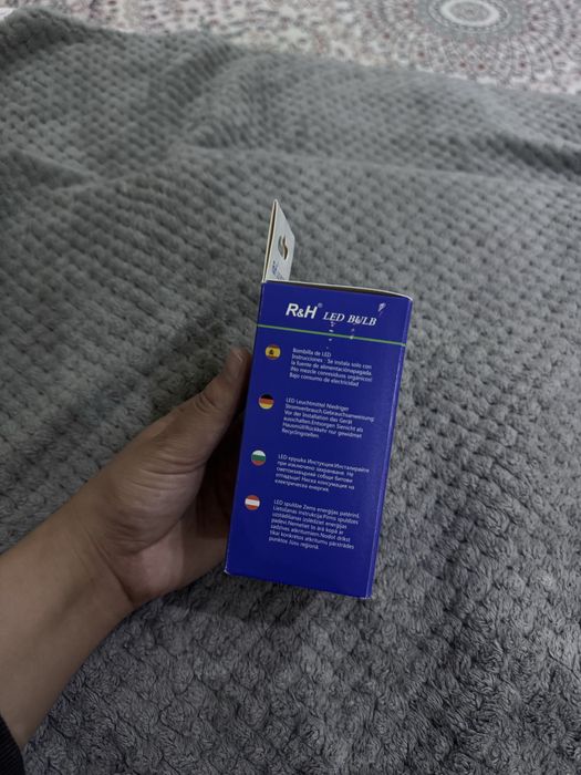 Есть в наличий Лампочки LED R&H 12 W новая