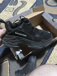 Balenciaga triple s black