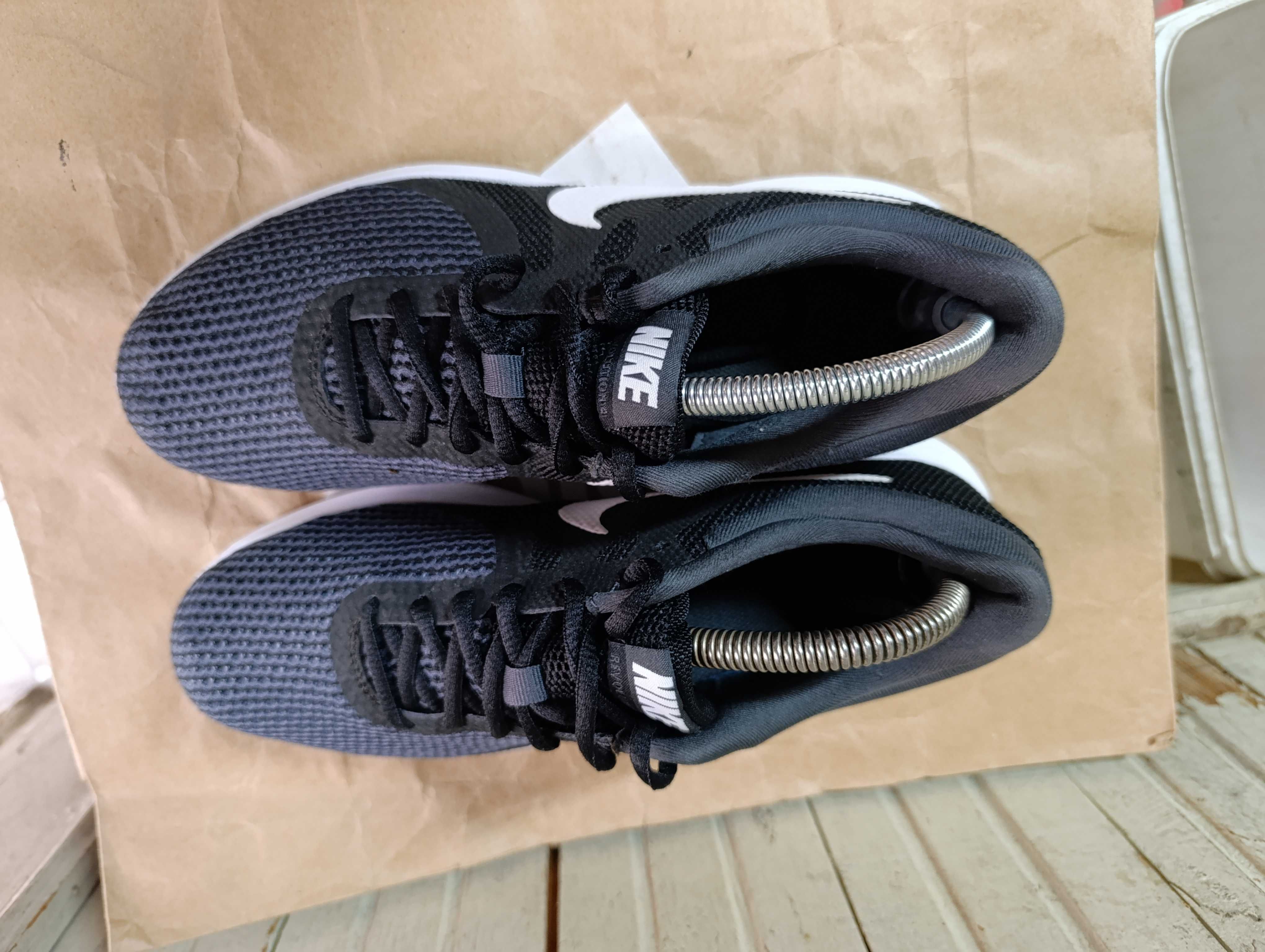 ''Nike Revolution 4''оригинални маратонки 41 номер
