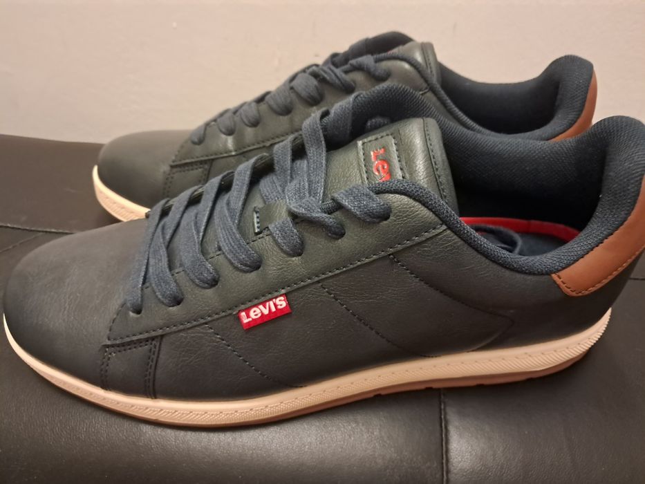 Adidasi Levis din piele mărimea 40