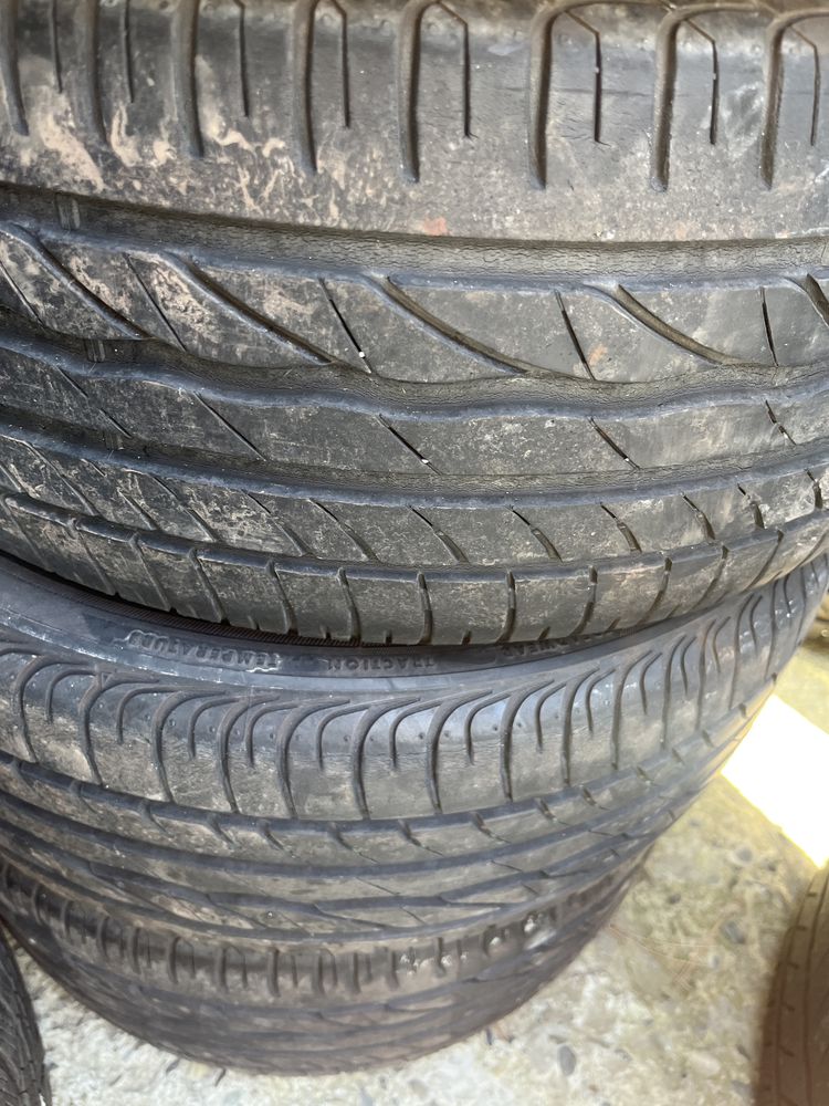 Продавам 4бр летни гуми Bridgestone 215/45R16