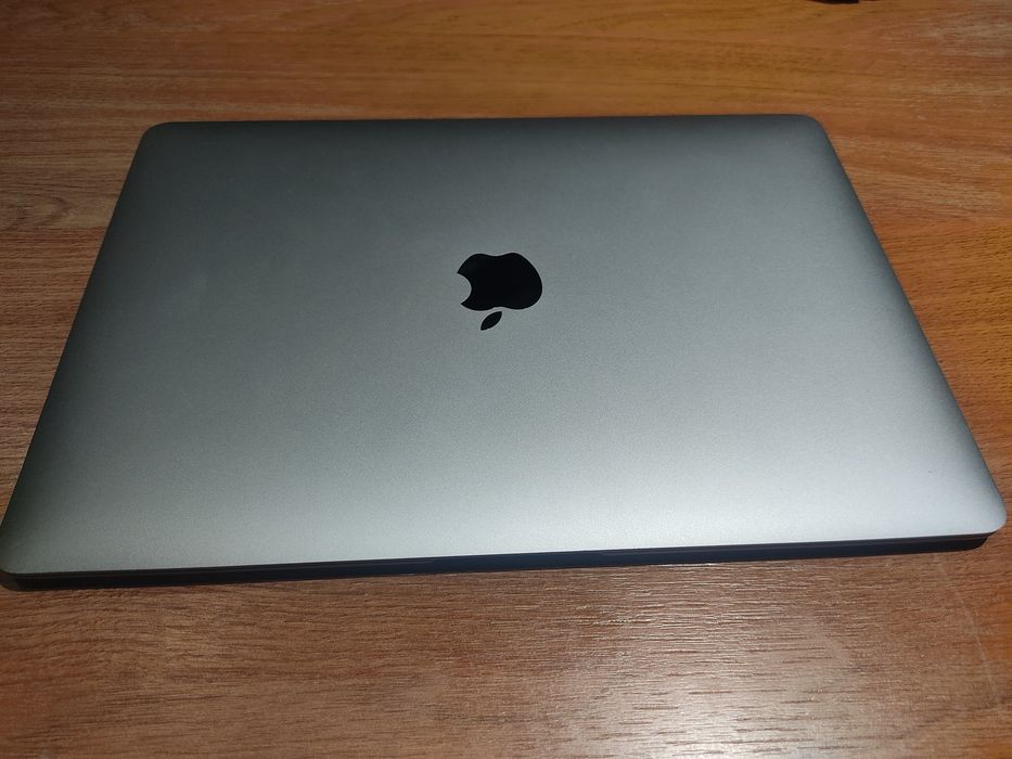 MacBook air 13 a1932, 2019года