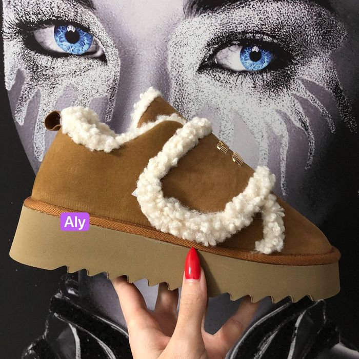 Miu  Miu Mai multe detalii în descriere