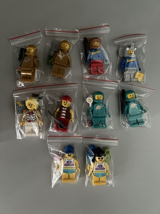 Vând minifigurine Lego din setul 21358
