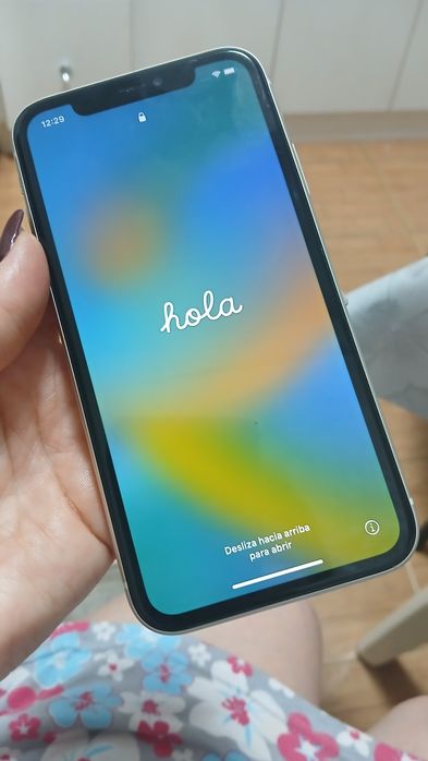 Продам. Айфон 11 в белом цвете