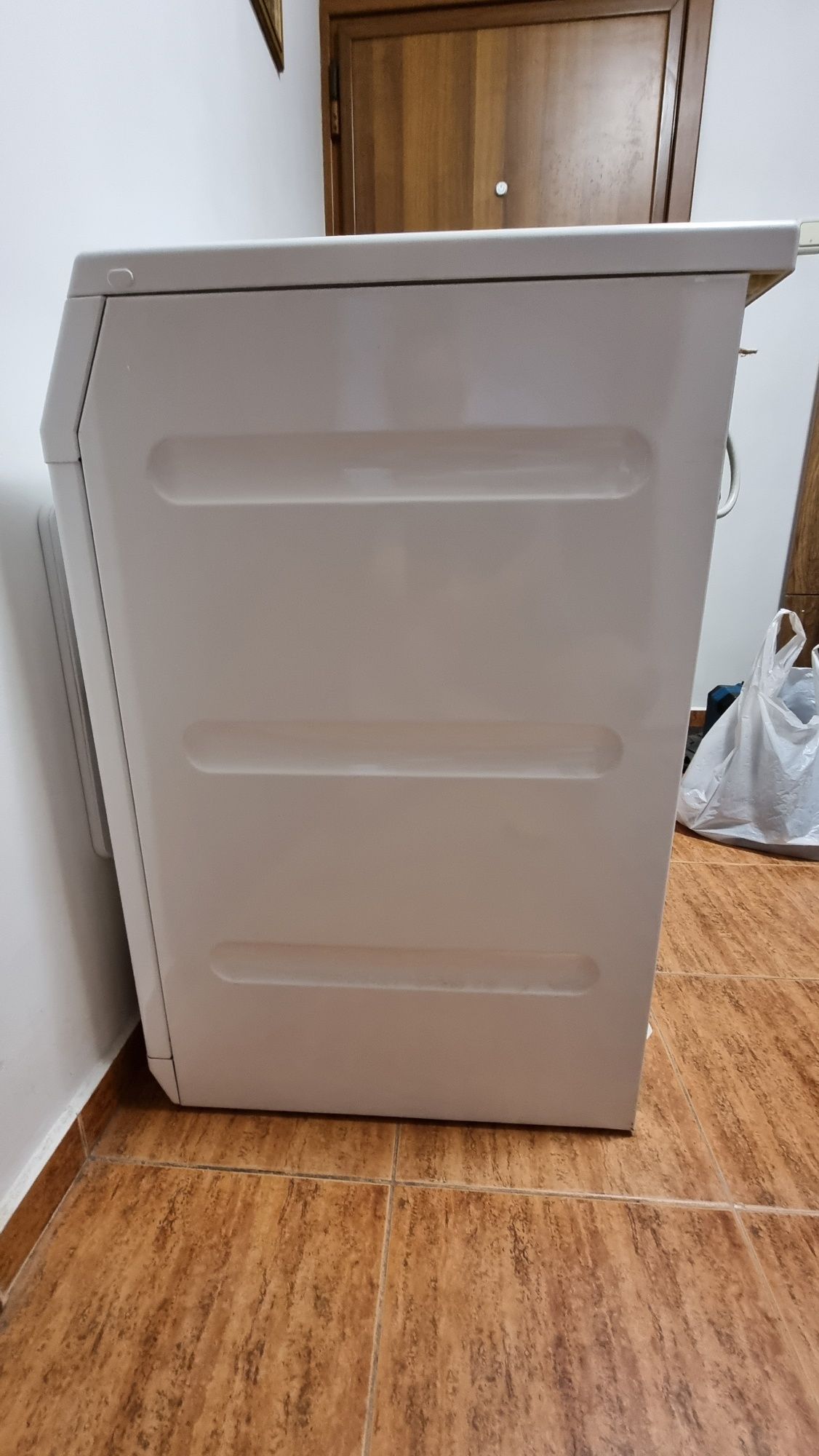 Сушилня с термопомпа Miele T8861 WP