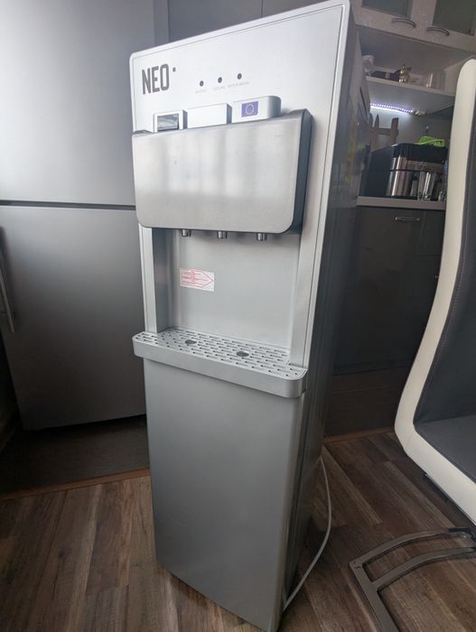 Диспенсър за вода