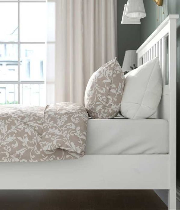 Pat Hemnes alb (Ikea) 160 X 200 cu saltea si noptiera