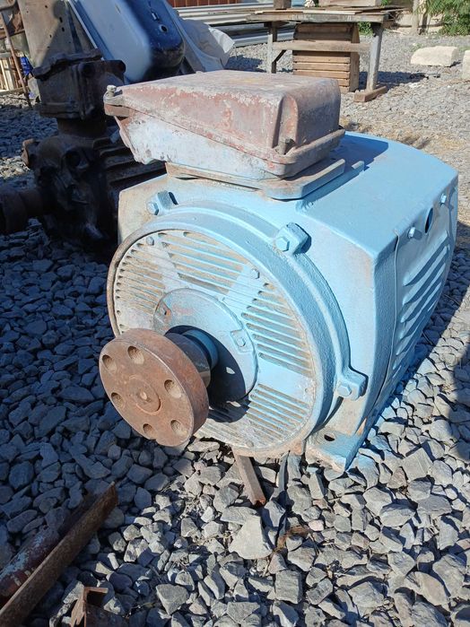 Электродвигатель 380/220, 3000 об. мин., 90кВт.